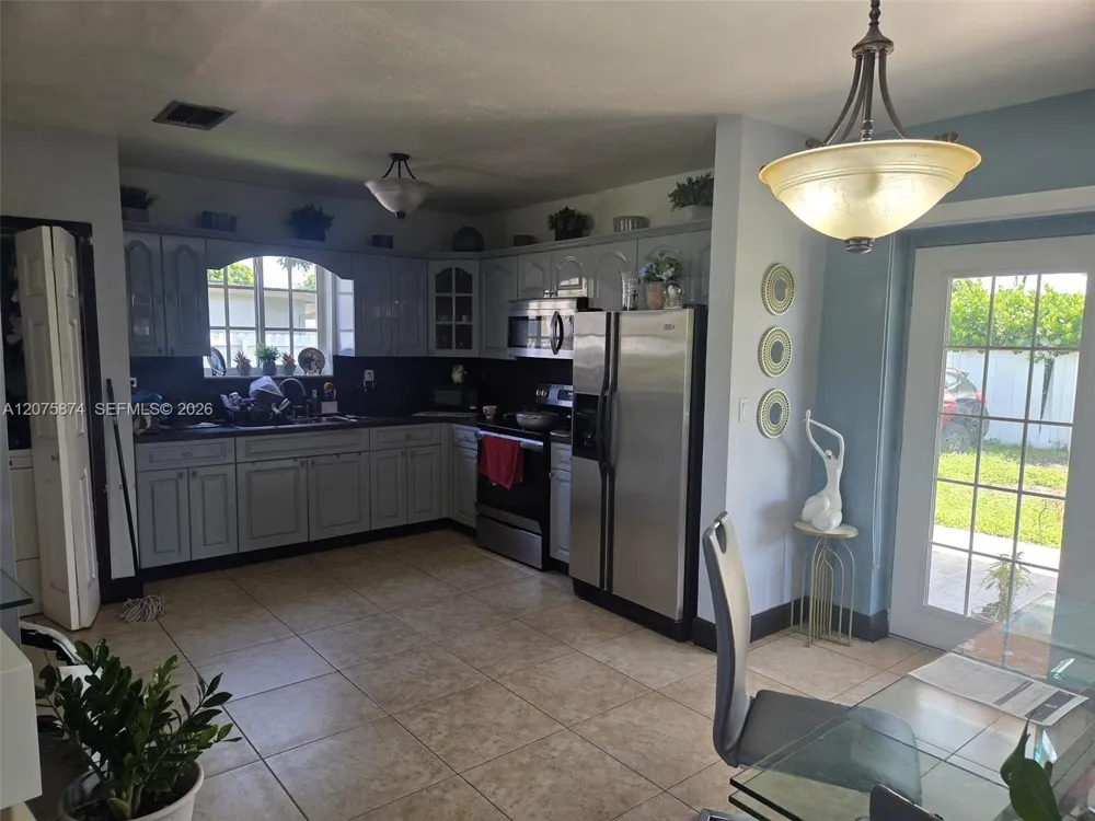 4601 W 9th Ave Hialeah, FL 33012
