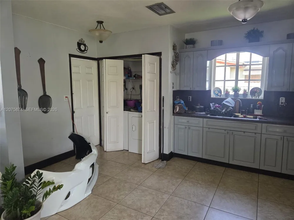4601 W 9th Ave Hialeah, FL 33012