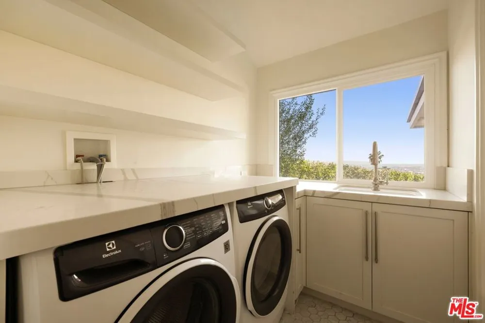 9105 Cordell Drive Los Angeles, CA 90069