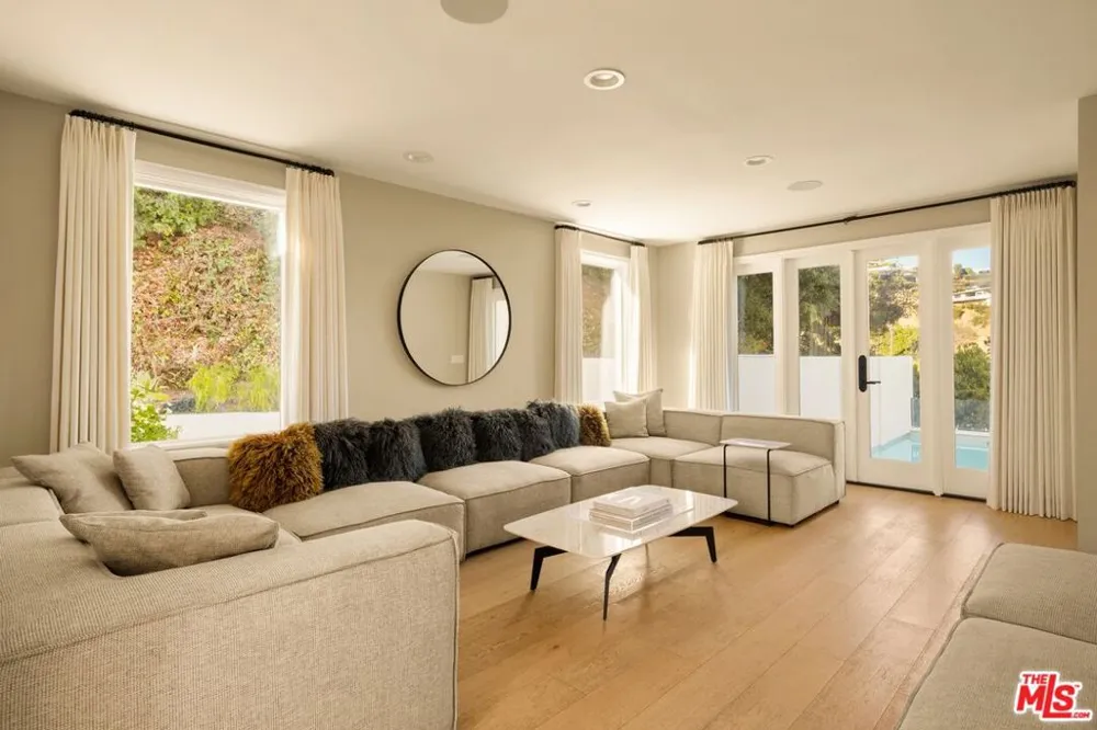 9105 Cordell Drive Los Angeles, CA 90069