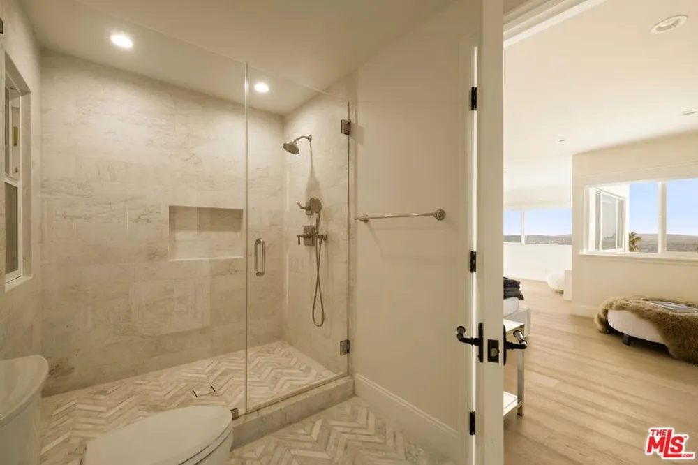 9105 Cordell Drive Los Angeles, CA 90069