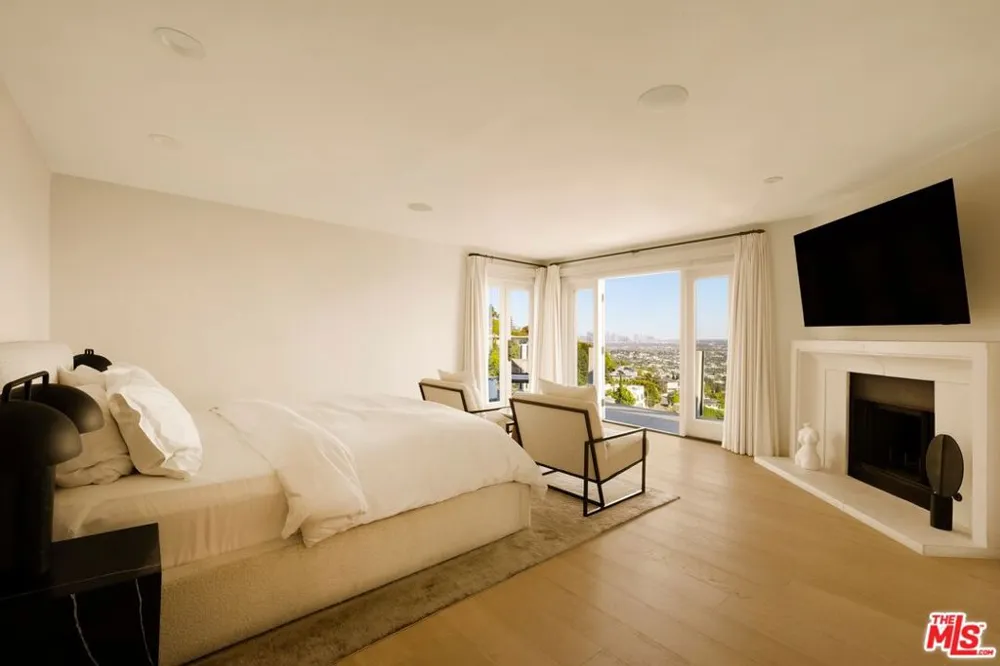 9105 Cordell Drive Los Angeles, CA 90069