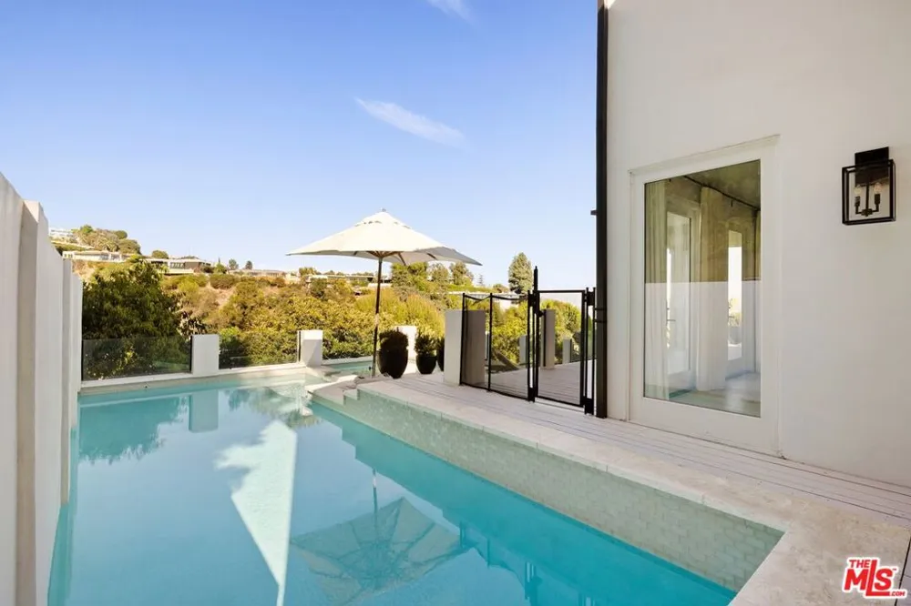 9105 Cordell Drive Los Angeles, CA 90069