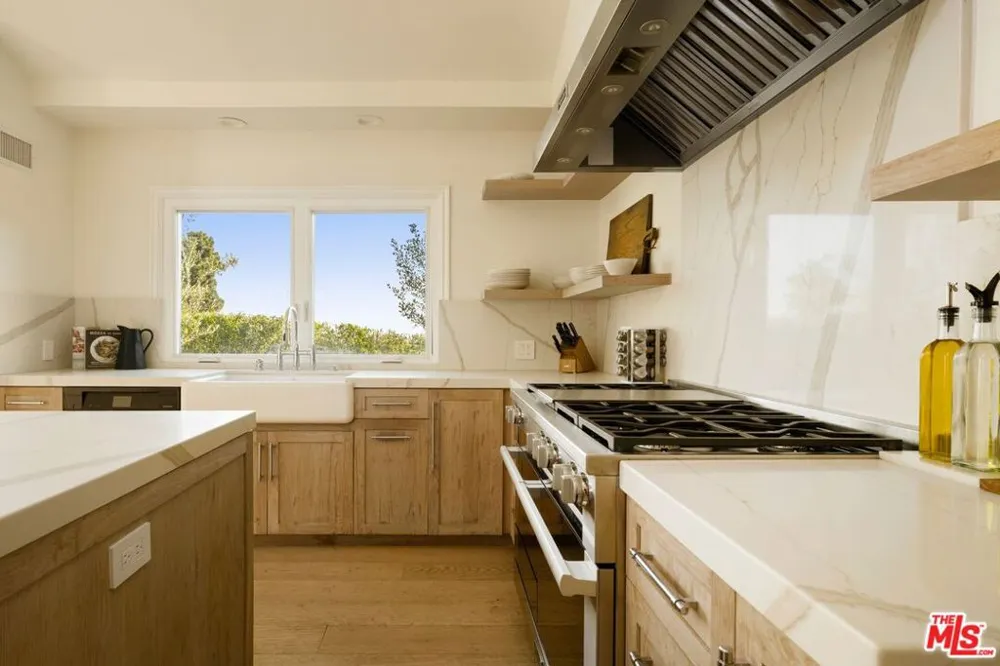 9105 Cordell Drive Los Angeles, CA 90069