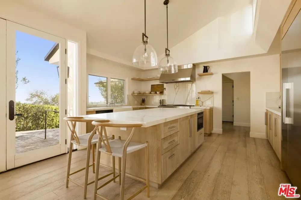 9105 Cordell Drive Los Angeles, CA 90069