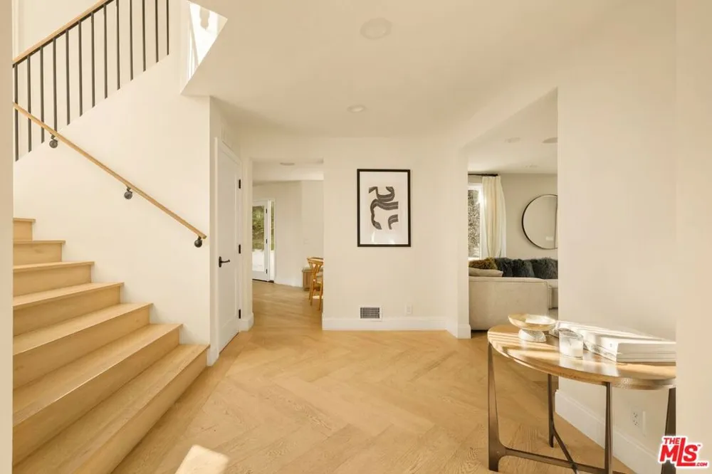 9105 Cordell Drive Los Angeles, CA 90069