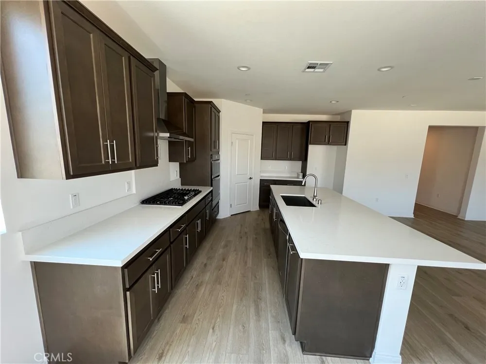 4130 Pioneer Lake Elsinore, CA 92530