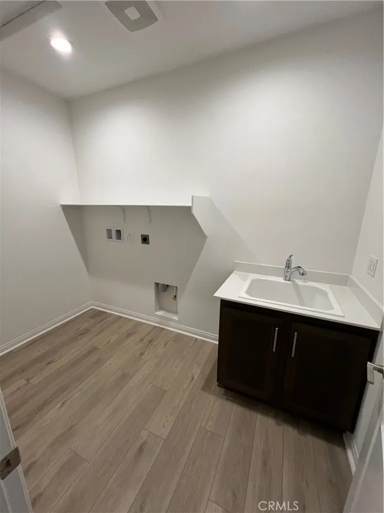 4130 Pioneer Lake Elsinore, CA 92530