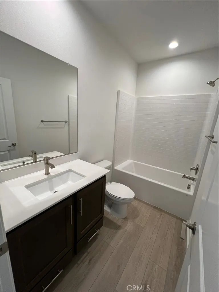 4130 Pioneer Lake Elsinore, CA 92530