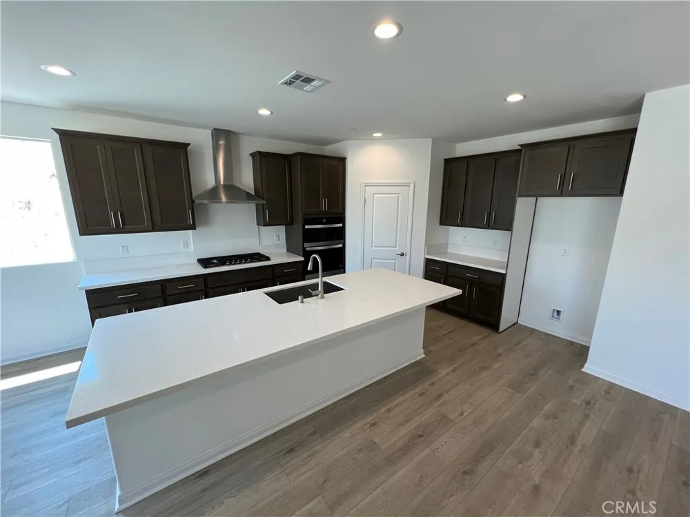 4130 Pioneer Lake Elsinore, CA 92530