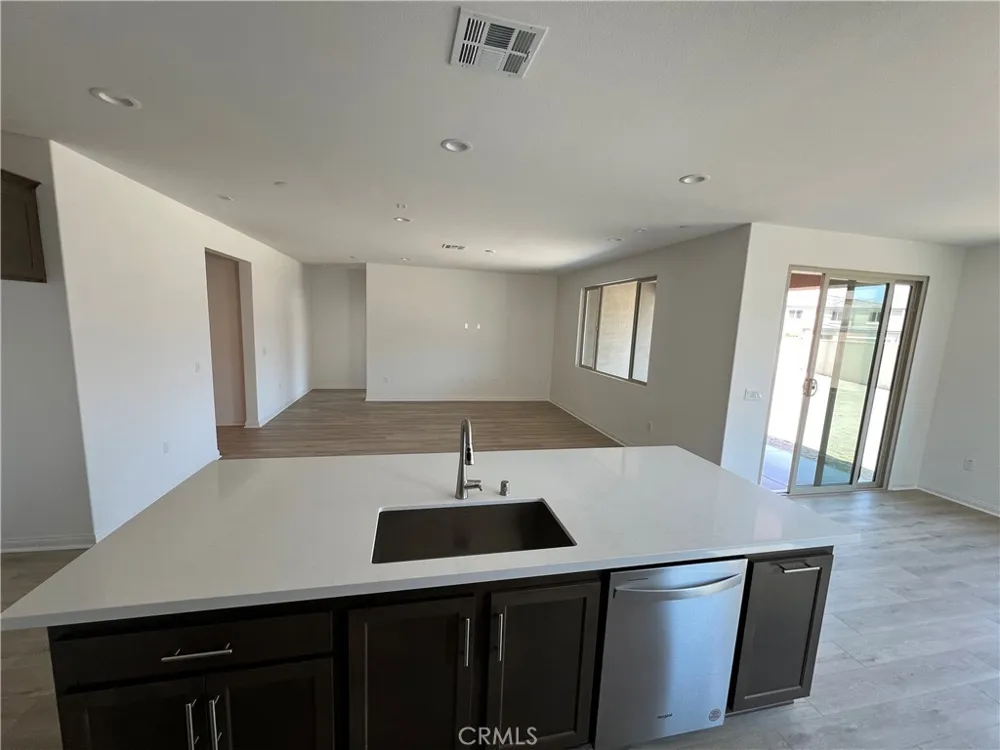 4130 Pioneer Lake Elsinore, CA 92530
