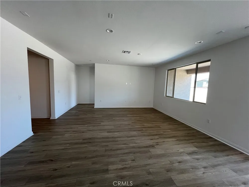 4130 Pioneer Lake Elsinore, CA 92530