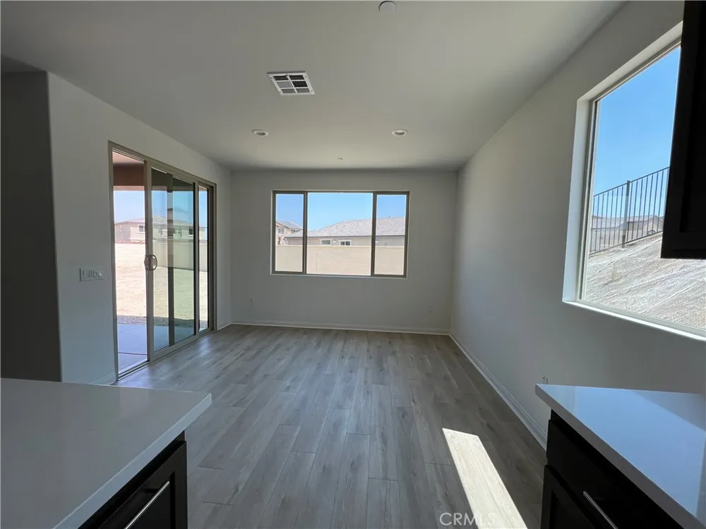 4130 Pioneer Lake Elsinore, CA 92530