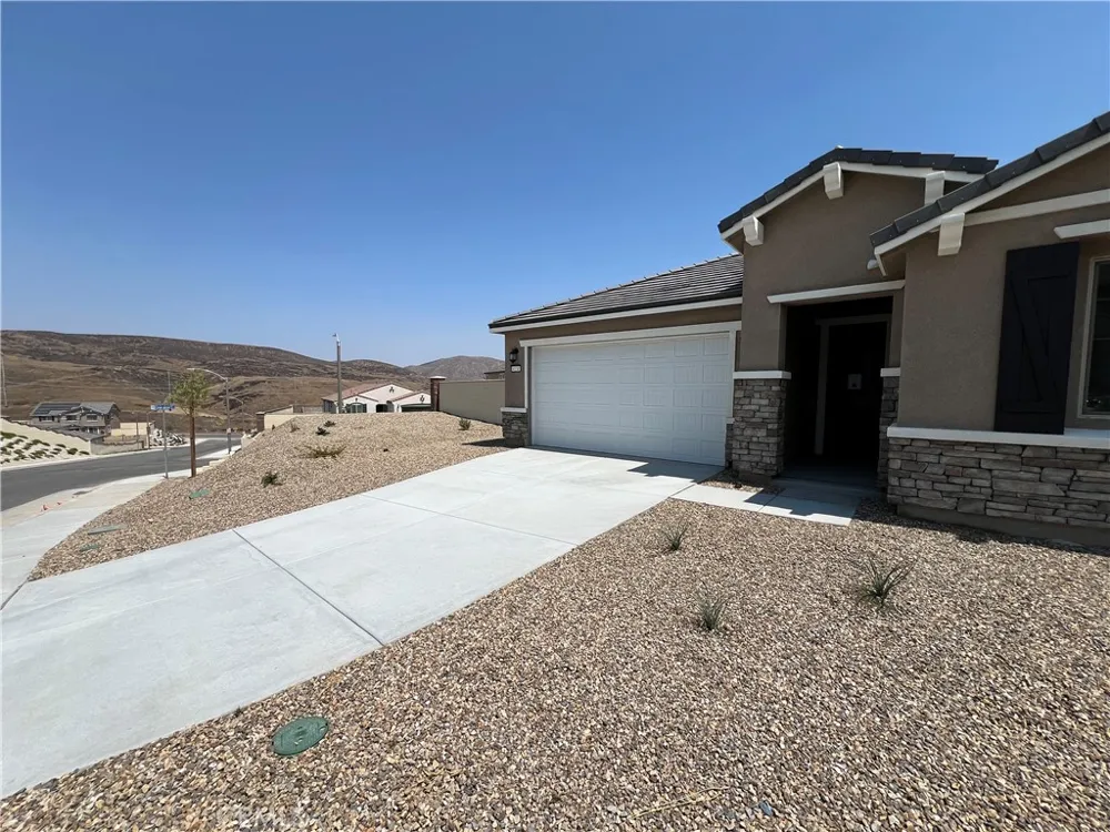 4130 Pioneer Lake Elsinore, CA 92530