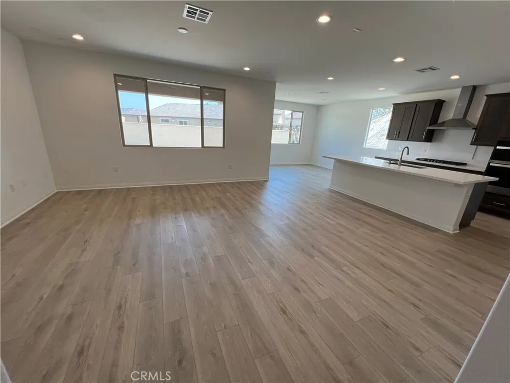 4130 Pioneer Lake Elsinore, CA 92530