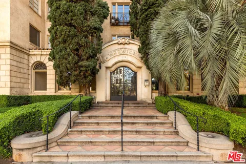 109 Sycamore Avenue #102