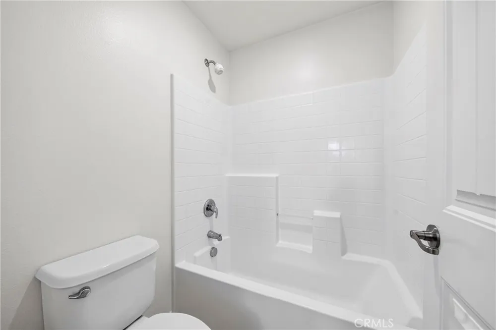 7989 Licorice Fontana, CA 92336