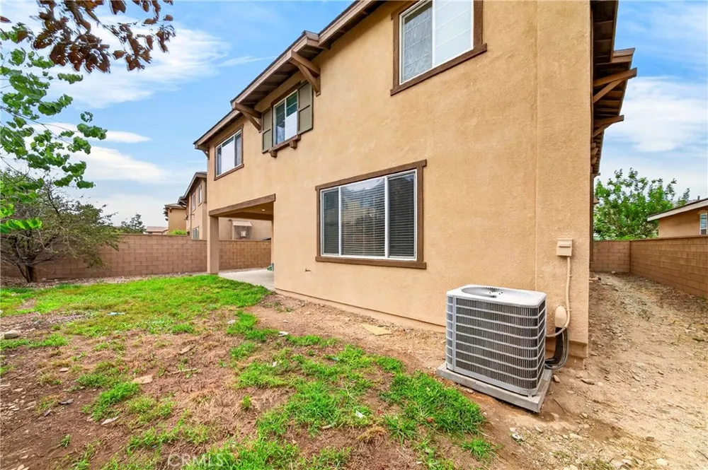 7989 Licorice Fontana, CA 92336