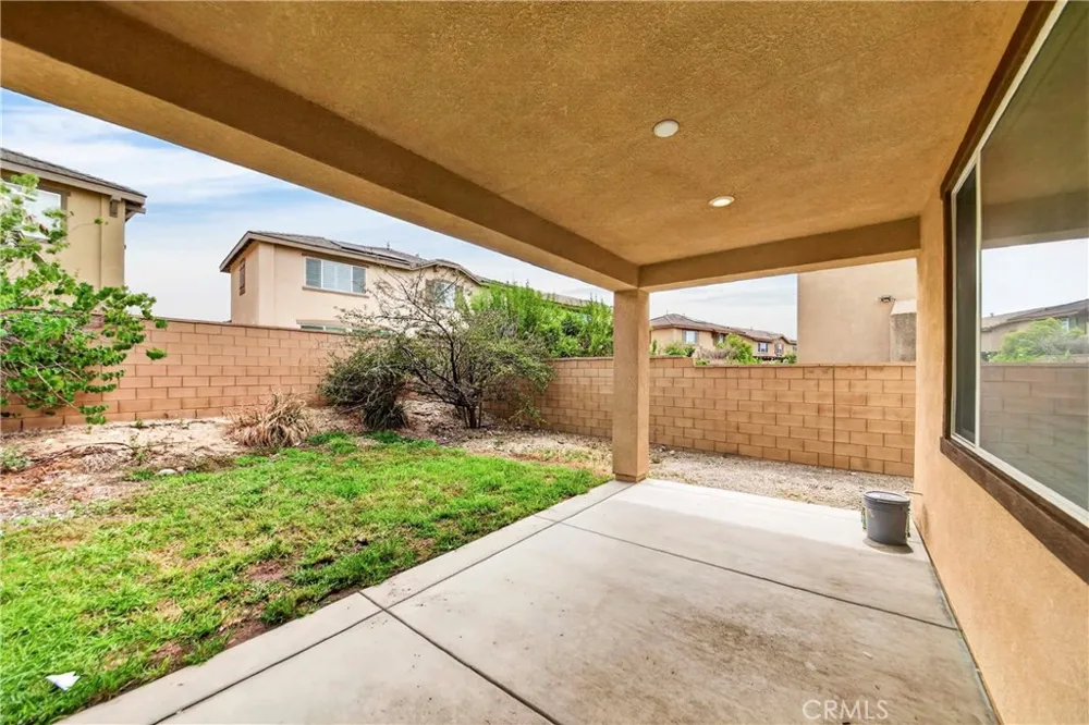 7989 Licorice Fontana, CA 92336