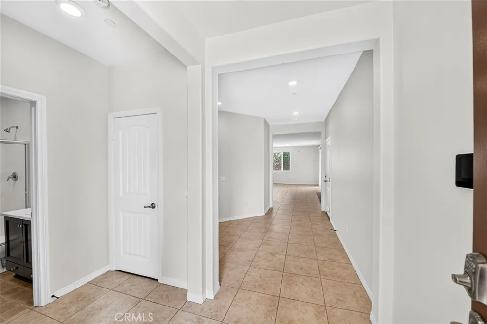 7989 Licorice Fontana, CA 92336