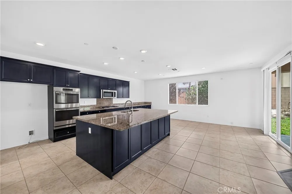 7989 Licorice Fontana, CA 92336