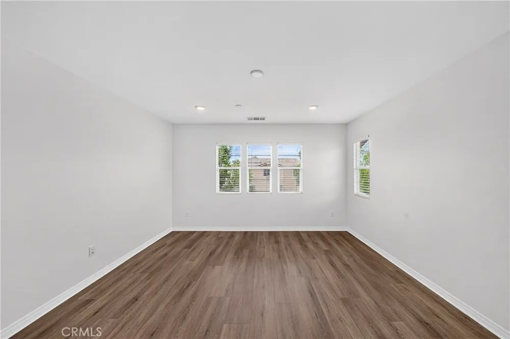 7989 Licorice Fontana, CA 92336