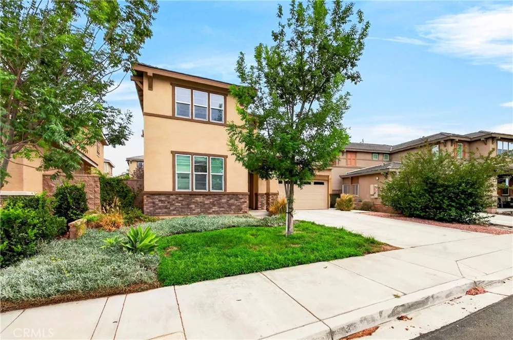 7989 Licorice Fontana, CA 92336