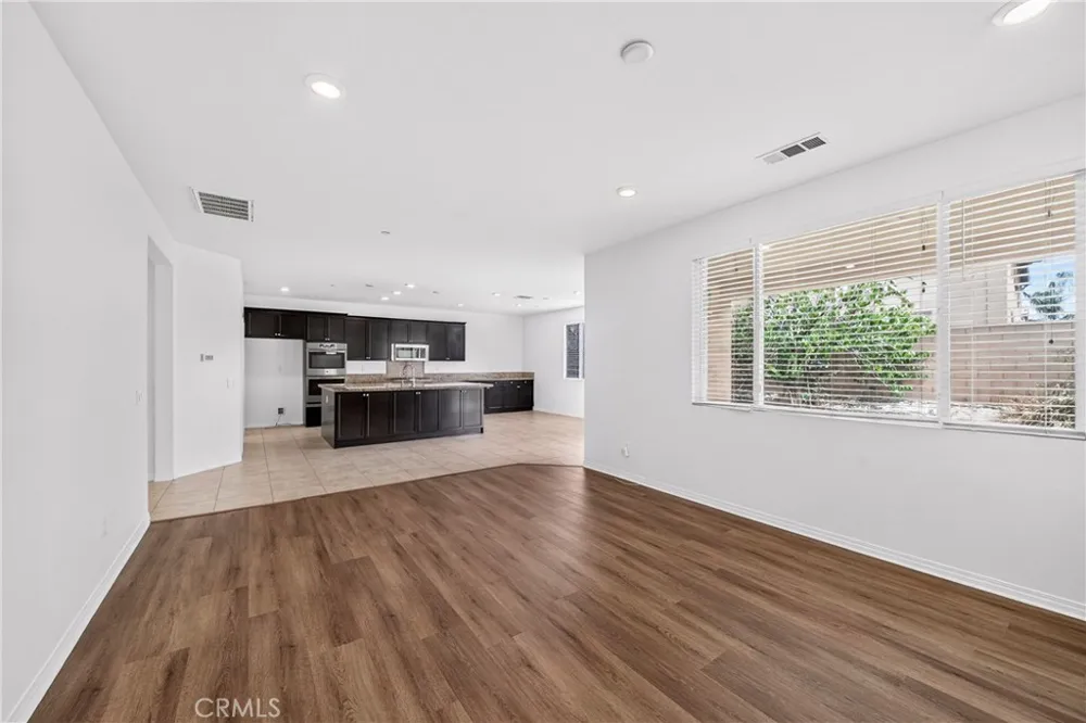 7989 Licorice Fontana, CA 92336