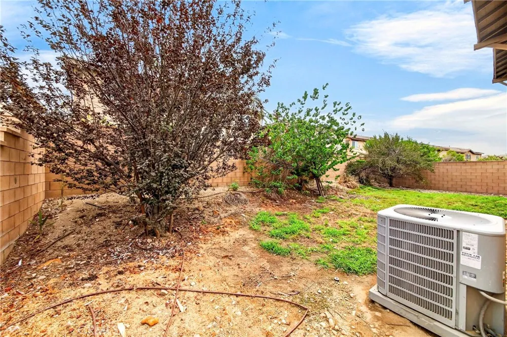 7989 Licorice Fontana, CA 92336