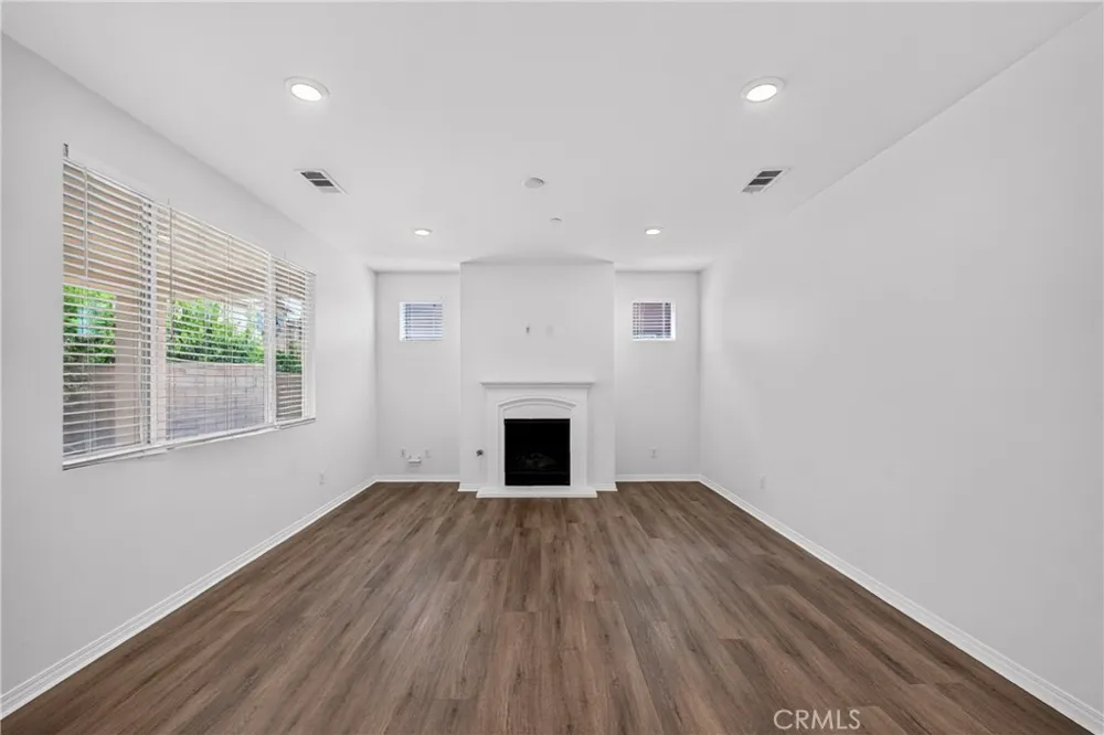 7989 Licorice Fontana, CA 92336