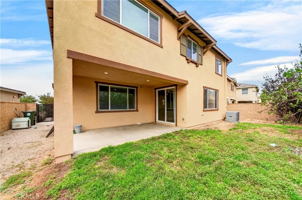 7989 Licorice Fontana, CA 92336
