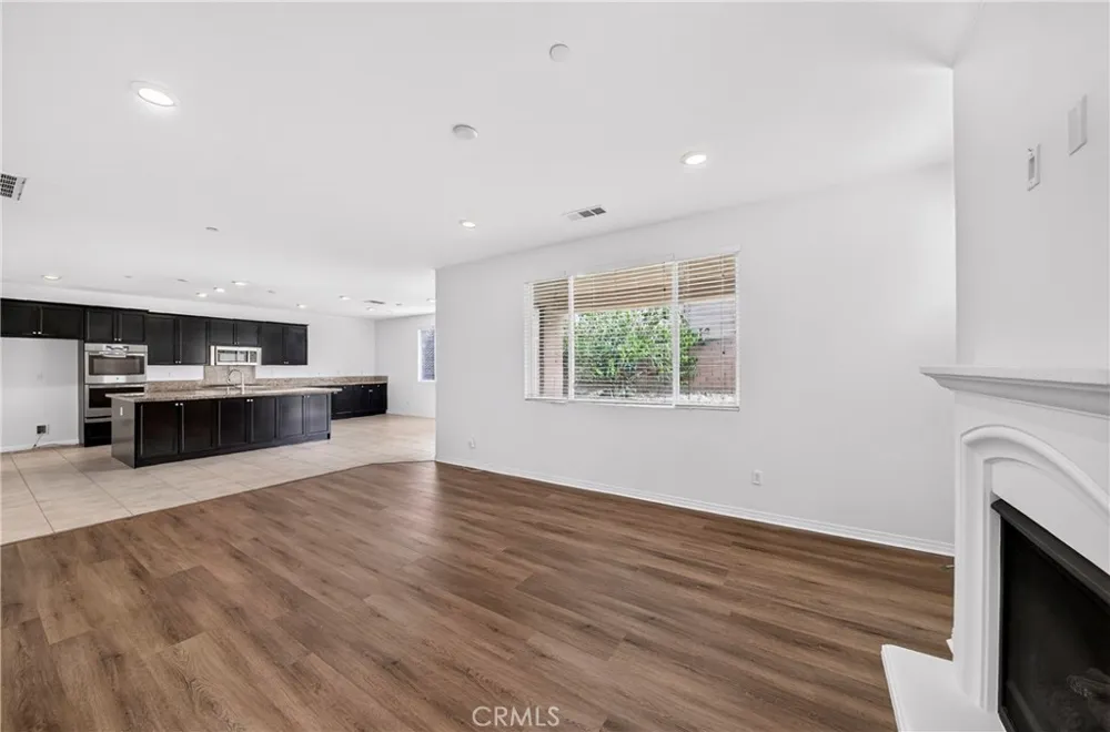 7989 Licorice Fontana, CA 92336