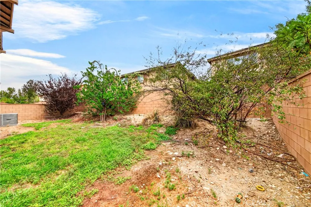7989 Licorice Fontana, CA 92336