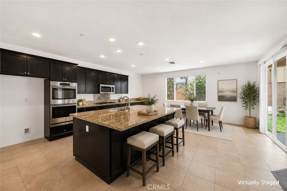 7989 Licorice Fontana, CA 92336