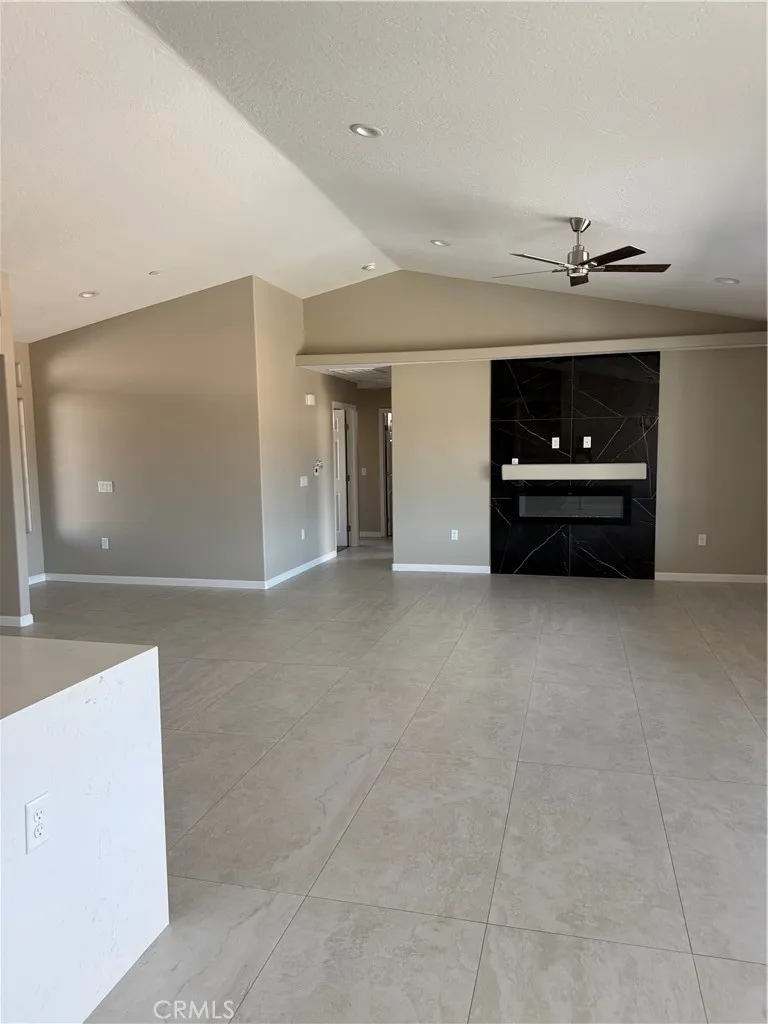 10955 E AVENUE Hesperia, CA 92345