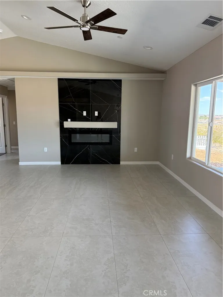 10955 E AVENUE Hesperia, CA 92345