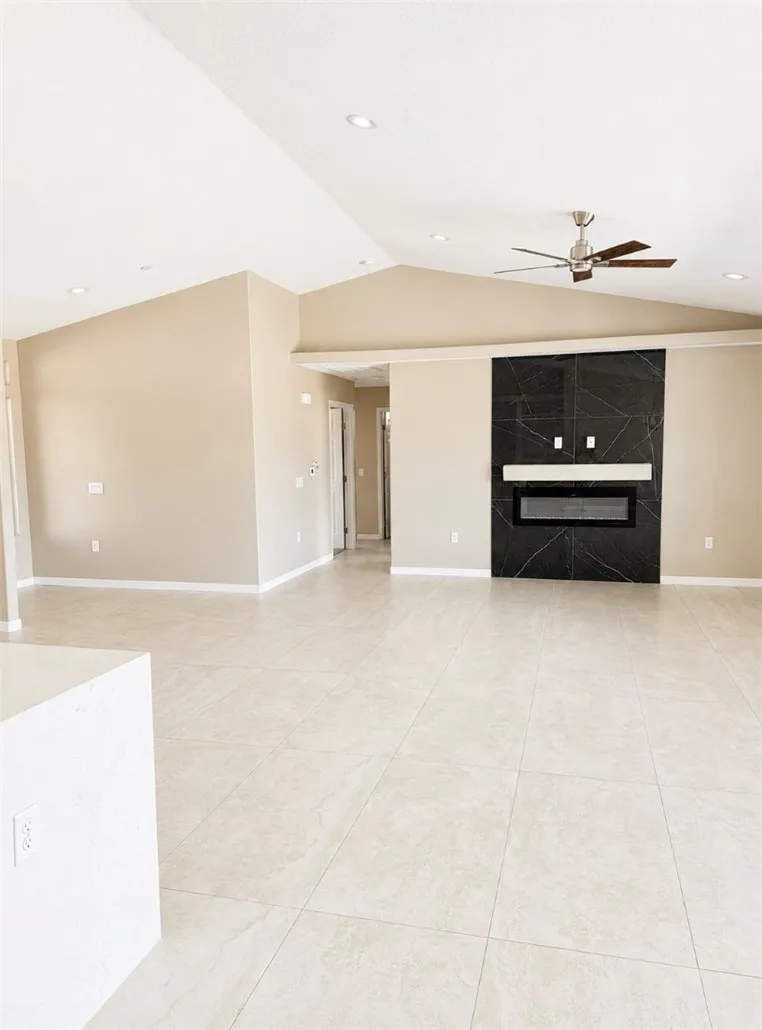 10955 E AVENUE Hesperia, CA 92345