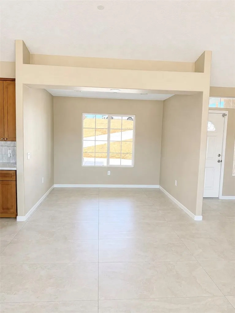 10955 E AVENUE Hesperia, CA 92345