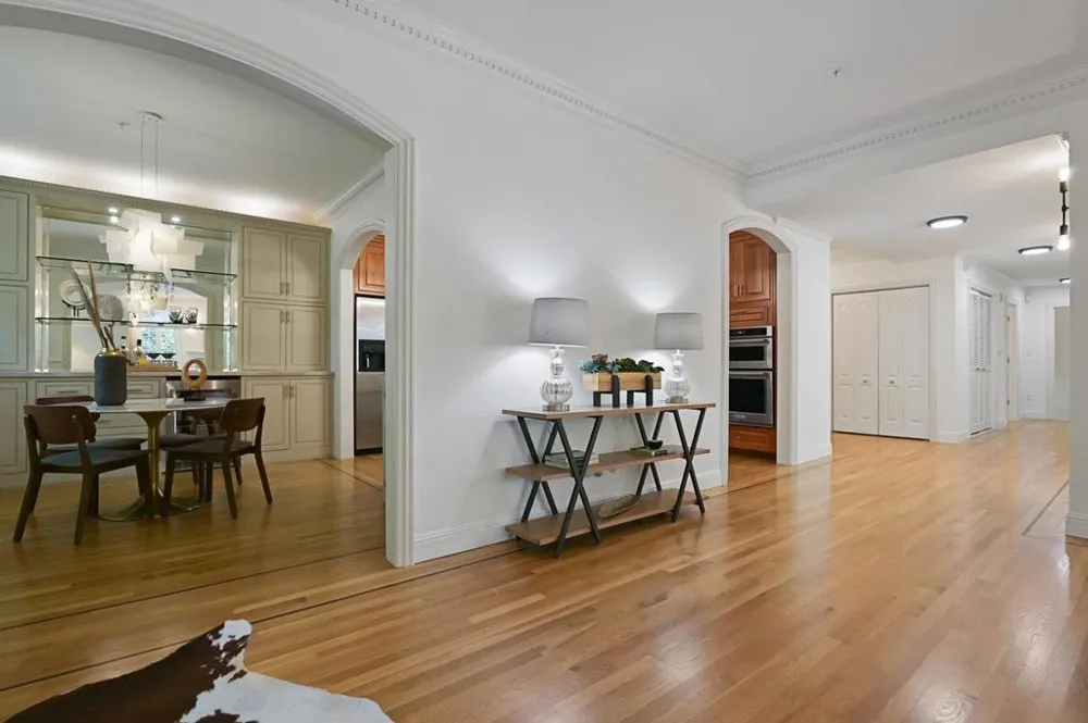 1520 Floribunda Avenue #101 Burlingame, CA 94010