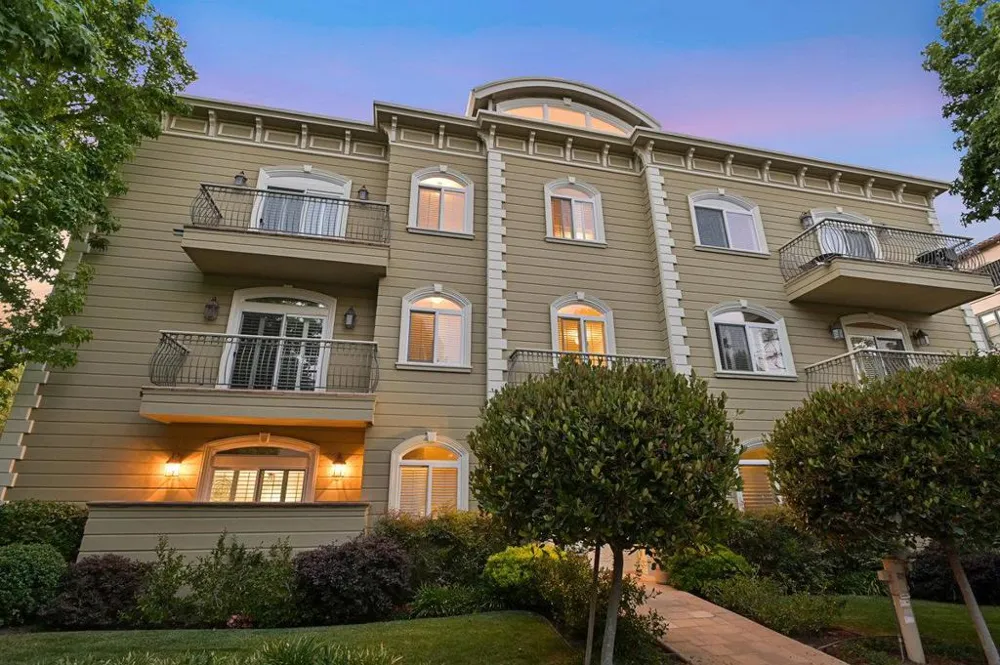 1520 Floribunda Avenue #101 Burlingame, CA 94010