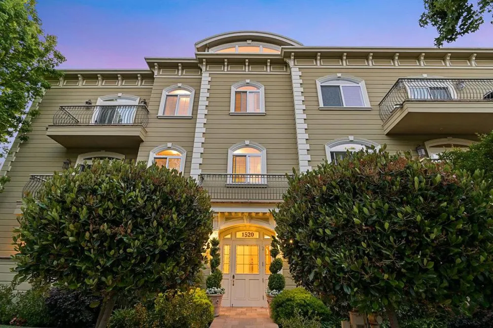 1520 Floribunda Avenue #101 Burlingame, CA 94010