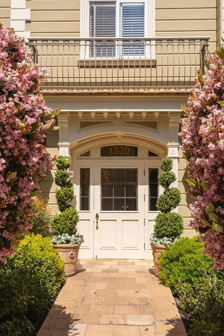 1520 Floribunda Avenue #101 Burlingame, CA 94010