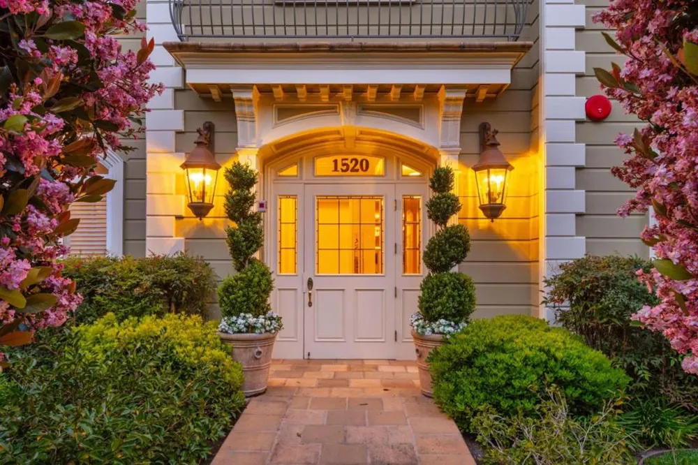 1520 Floribunda Avenue #101 Burlingame, CA 94010