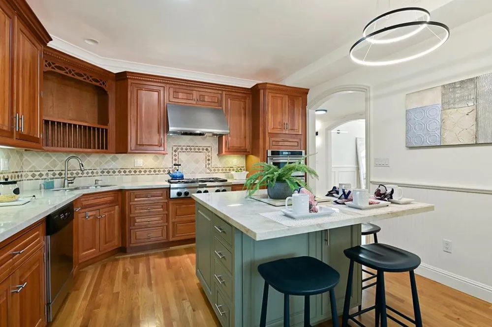 1520 Floribunda Avenue #101 Burlingame, CA 94010