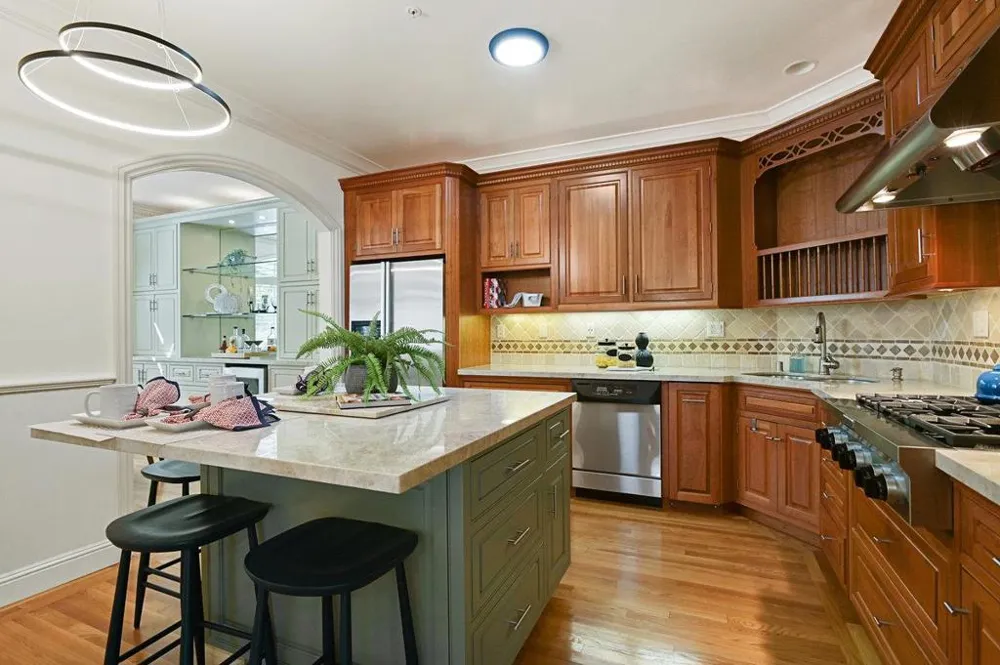 1520 Floribunda Avenue #101 Burlingame, CA 94010
