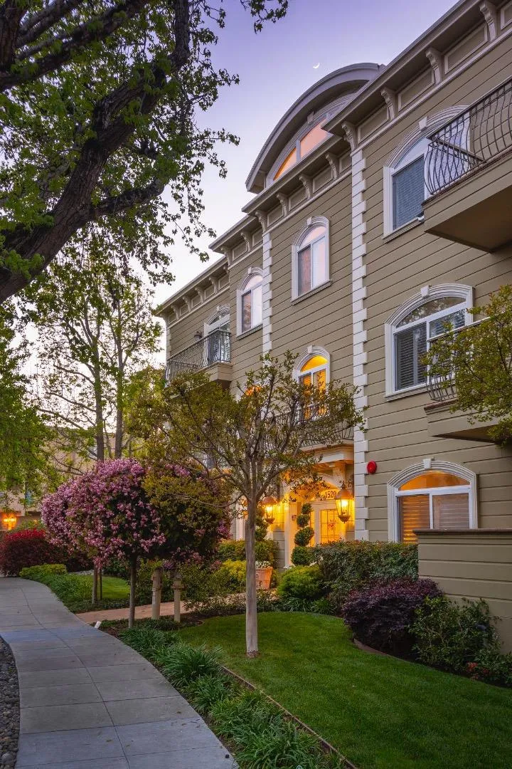 1520 Floribunda Avenue #101 Burlingame, CA 94010