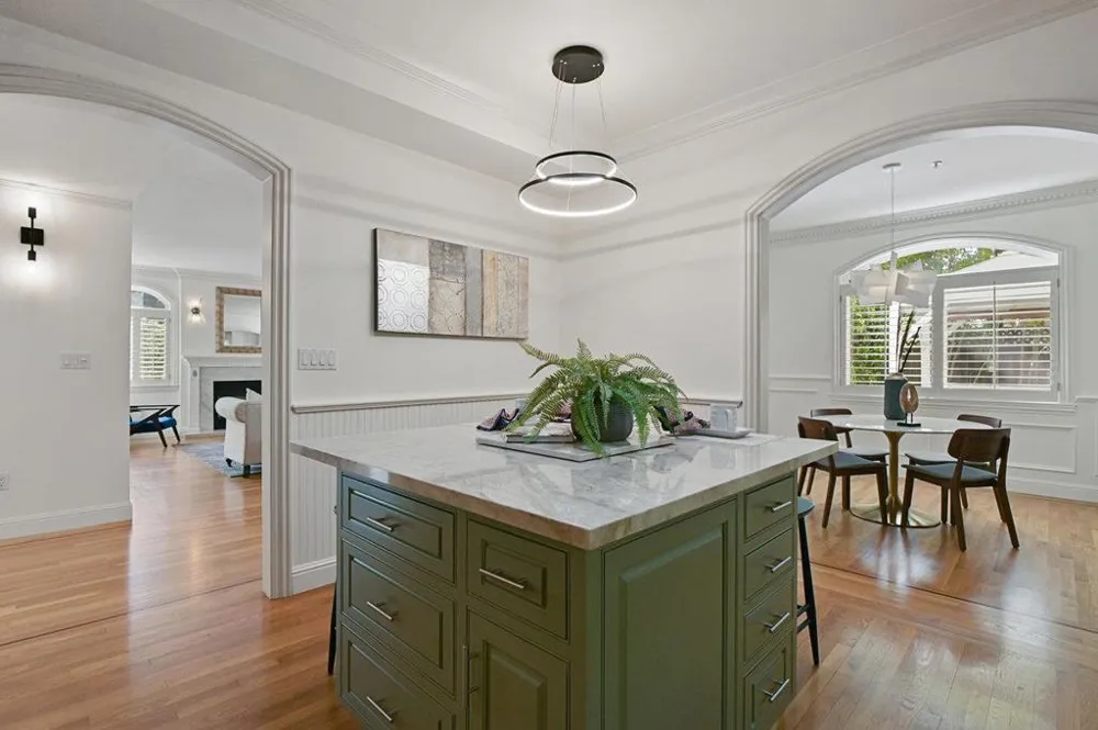1520 Floribunda Avenue #101 Burlingame, CA 94010
