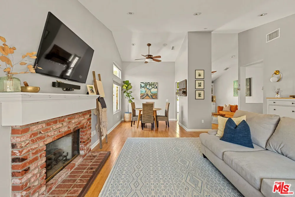 22537 Cardiff Drive Santa Clarita, CA 91350
