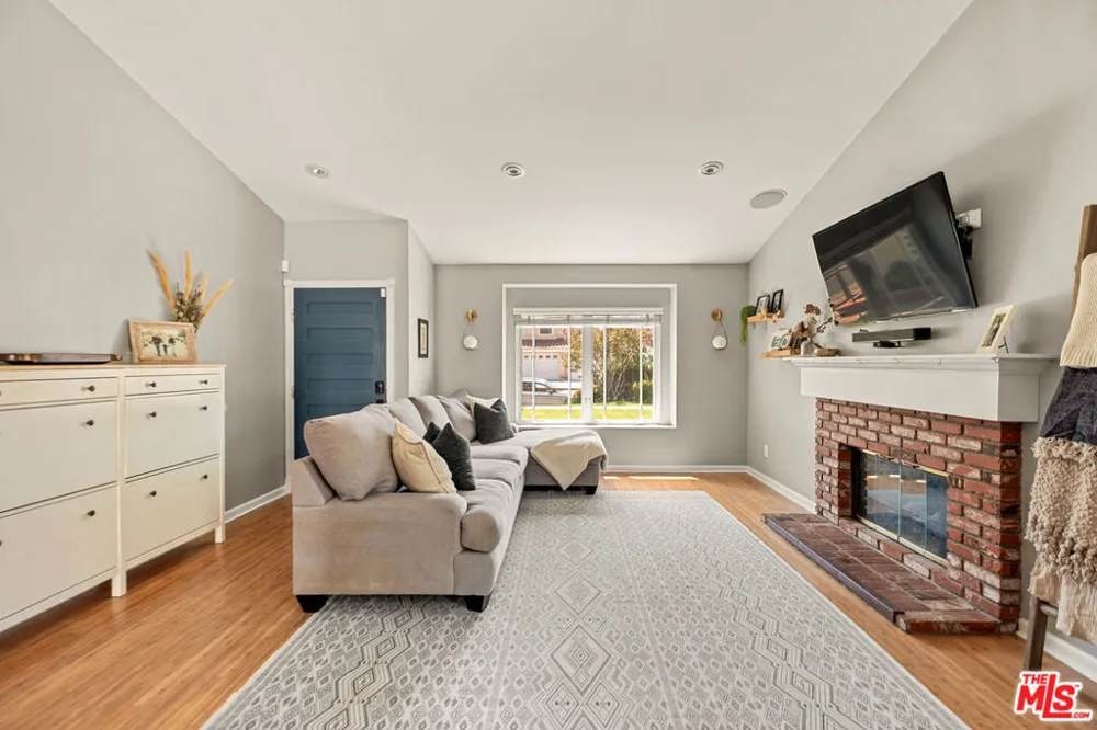 22537 Cardiff Drive Santa Clarita, CA 91350