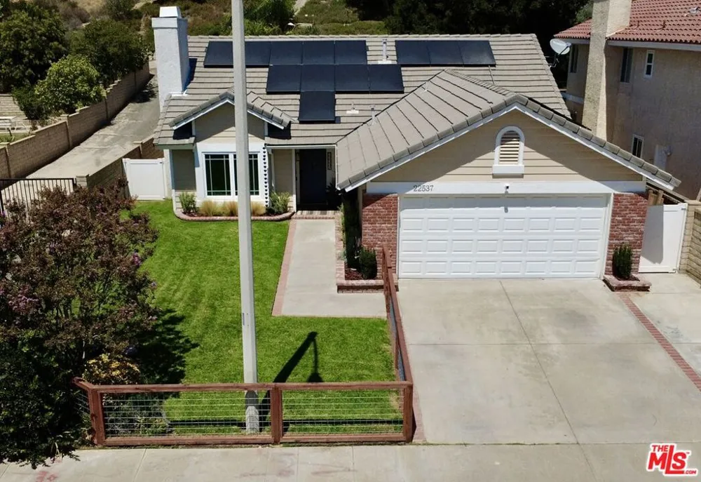 22537 Cardiff Drive Santa Clarita, CA 91350
